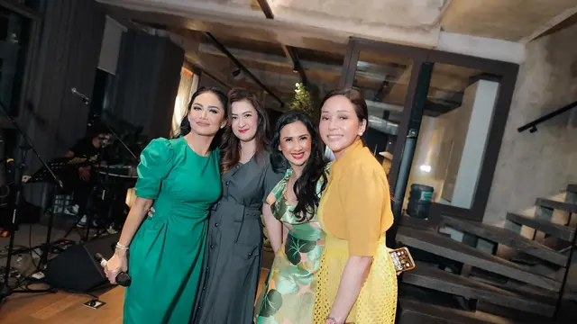 7 Potret Ulang Tahun Nafa Urbach Bareng Sahabat, Dihadiri Puan Maharani