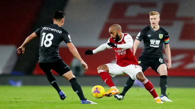 Foto Liga Inggris: Diwarnai Kartu Merah dan Gol Bunuh Diri, Arsenal Terkapar di Emirates