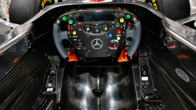 Ilustrasi kemudi mobil F1 (Foto: therichest.com).