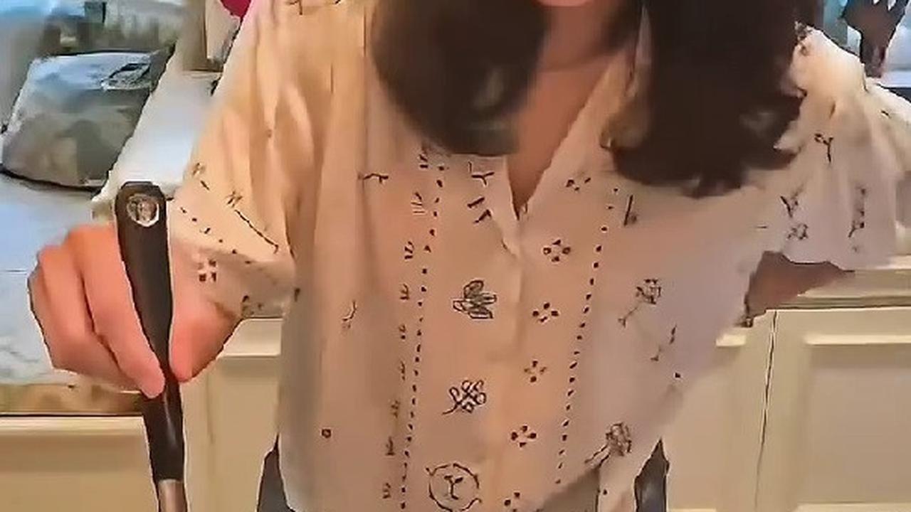 4 Potret Sederhana Dian Sastro Masak di Rumah, Penampilan Cantik Naturalnya Curi Perhatian