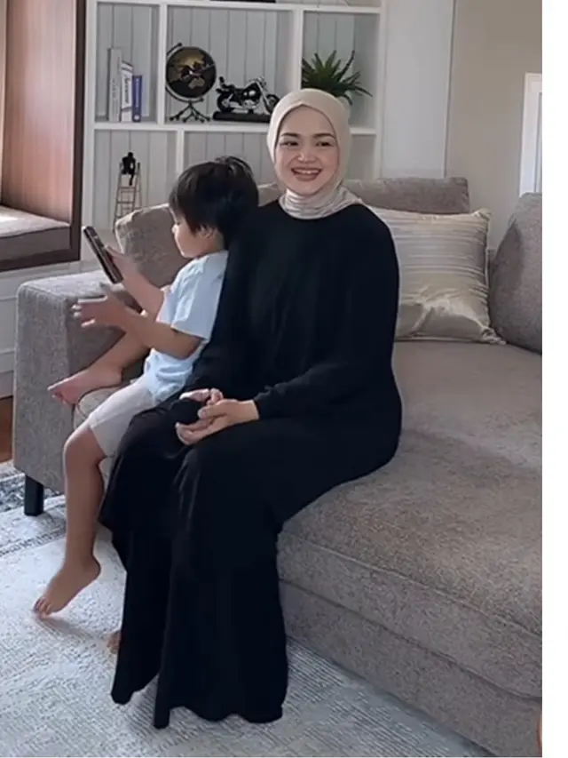 6 Potret Siti Nurhaliza Suaranya Disebut 'Bising' oleh Anak, Reaksinya Tuai Pujian