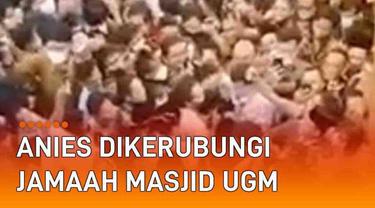 Gubernur DKI Jakarta Anies Baswedan hadir di Masjid UGM pada Kamis (7/4/2022) malam. Anies didapuk jadi pembicara dalam khotbah. Usai khotbah, jamaah mengerubungi Anies dan hendak menyapa langsung.