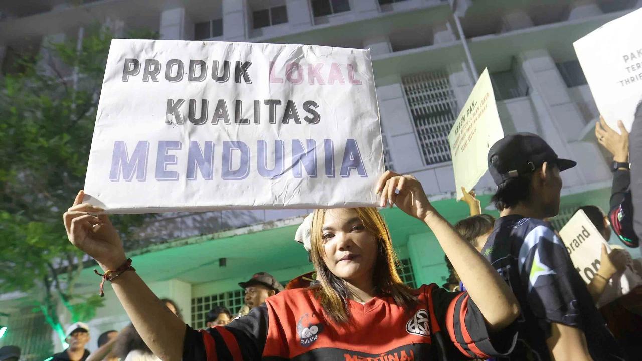 FOTO: Seniman dan Komunitas Rayakan Dukungan bagi UMKM Konveksi Lokal