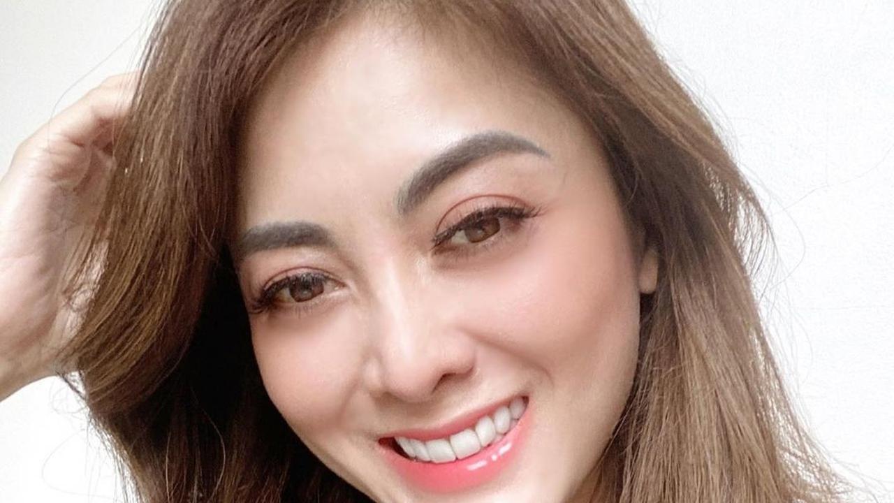 Dhena Devanka, istri Jonathan Frizzy (https://www.instagram.com/p/CQlGqL8hEHv/)