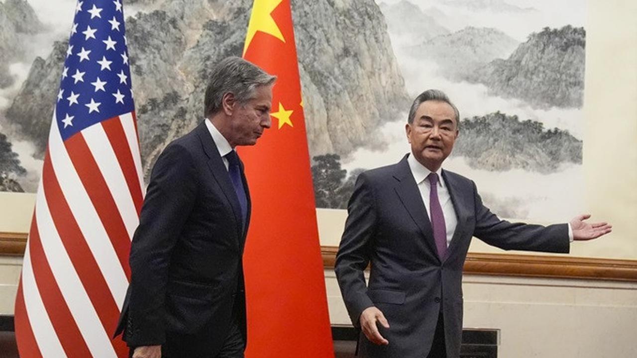 Menlu Amerika Serikat Antony Blinken dan Menlu China Wang Yi saat bertemu di Beijing, China, pada Jumat (26/4/2024).