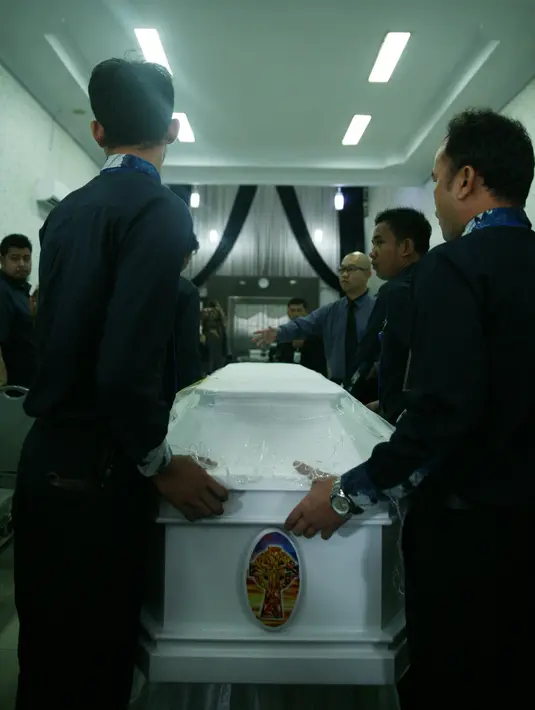 Ia mengungkapkan, banyak yang bisa dikenang ayahnya semasa hidupnya. Sosok sederhana dan sangat peduli dengan orang lain. Ia melihat pria yang dikenal dengan Jargon maknyus itu menyukai kesederhanaan. (Nurwahyunan/Bintang.com)