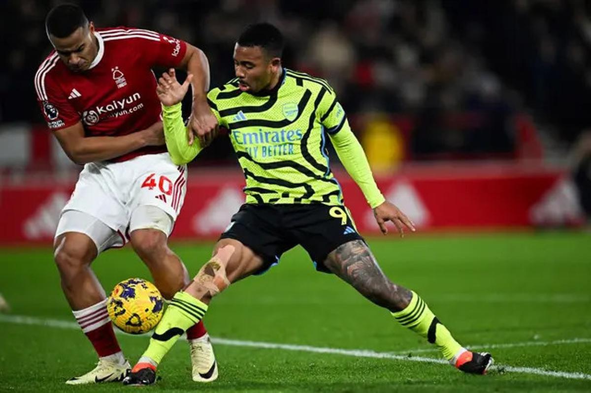 Liverpool Siapkan Pengganti Virgil van Dijk, Bek Nottingham Forest Jadi Target
