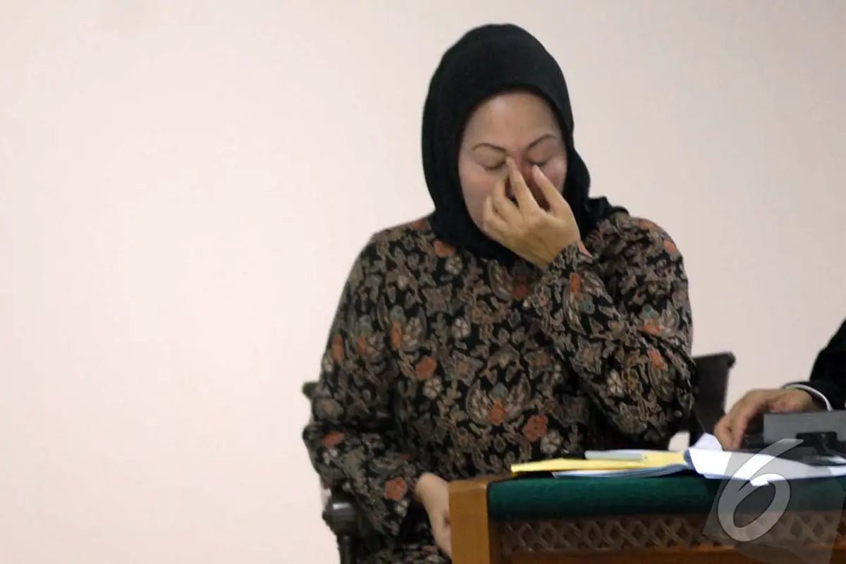 Wajah Cemas Atut Saat Akil Jadi Saksi