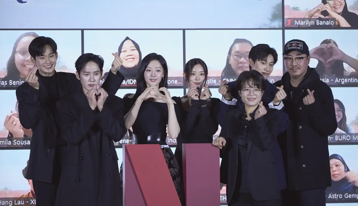Para bintang dan kreator Queen of Tears di acara konferensi pers yang digelar Kamis (7/3/2024). [Foto: Netflix]