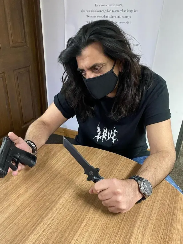 Masih Ingat Hans Pemain Si Doel Anak Sekolahan, Intip Potret Terbarunya yang Tak Pernah Ubah Penampilan