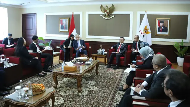 Menteri Pendayagunaan Aparatur Negara dan Reformasi Birokrasi (PANRB) Abdullah Azwar Anas menerima kedatangan Tony Blair, Executive Chairman Tony Blair Institute (TBI) sekaligus mantan Perdana Menteri (PM) Inggris. (Dok Kementerian PANRB)