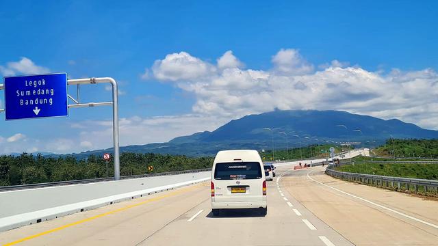 PT Waskita Toll Road (WTR) membuka Jalan Tol Ciawi-Sukabumi (Tol Bocimi) seksi Cigombong-Cibadak dan Jalan Tol Pasuruan-Probolinggo (Tol Paspro) seksi Probolinggo Timur-Gending secara fungsional selama periode mudik Lebaran 2023.(Dok Waskita)
