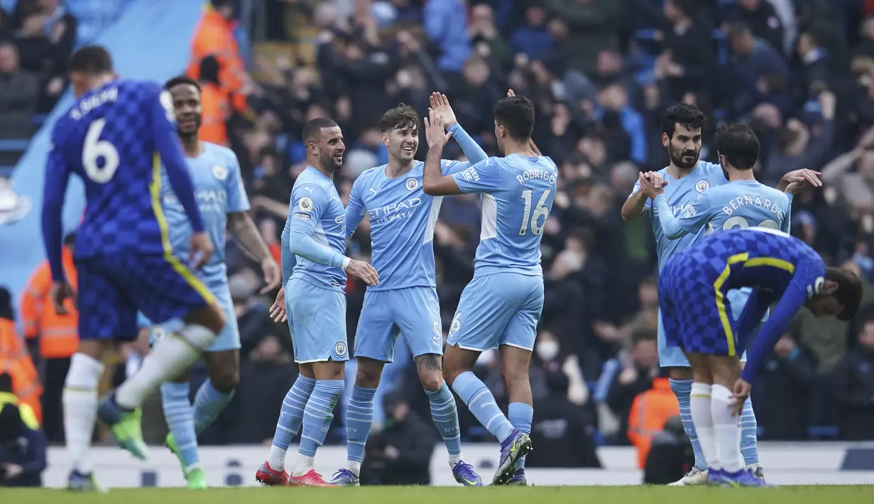 Di sisa waktu, Manchester City berhasil memainkan tempo untuk mempertahankan keunggulannya dan mengakhiri laga dengan kemenangan 1-0 atas Chelsea. (AP/Dave Thompson)