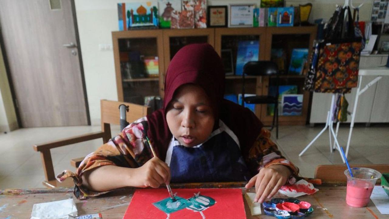 FOTO: Semangat Penyandang Disabilitas Berkarya Lewat Lukisan untuk Kemandirian Ekonomi