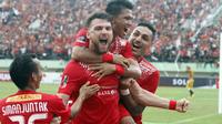 Penyerang Persija Jakarta, Marko Simic mencetak gol di pertandingan melawan Mitra Kukar, Minggu (4/2/2018) pada babak delapan besar Piala Presiden 2018 di Stadion Manahan, Solo, Jawa Tengah. (Dok: Media Persija)