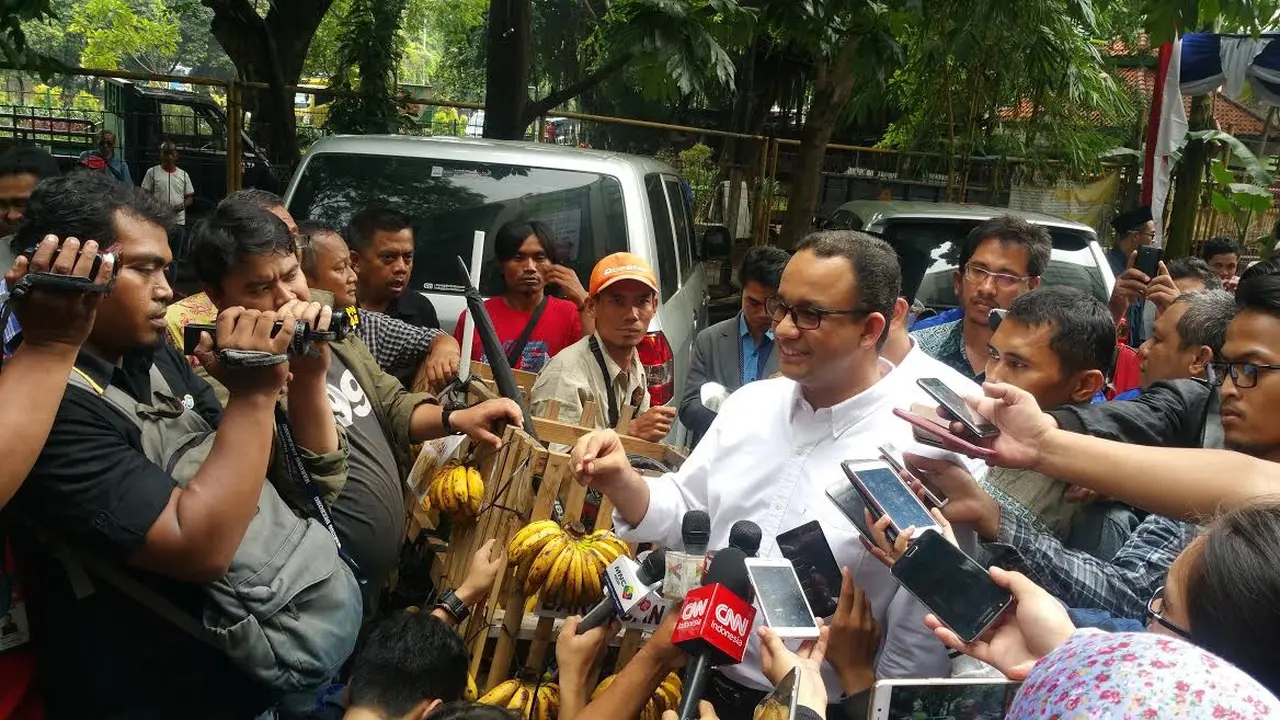 Anies Baswedan di kawasan Jatinegara