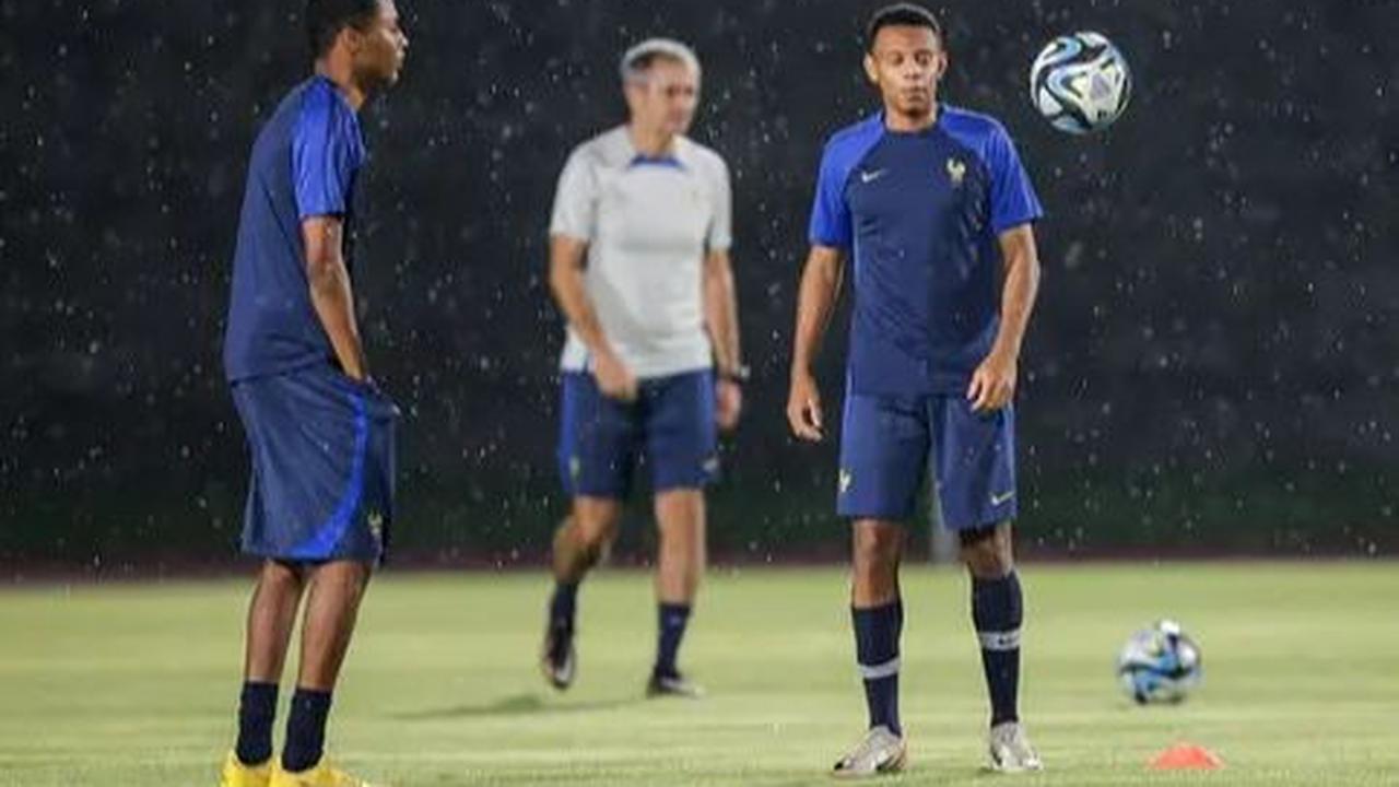 Timnas Prancis U-17 terus mematangkan mempersiapkan jelang laga final Piala Dunia U-17 2023 melawan Timnas Jerman U-17. Mereka melakukan latihan di Stadion Sriwedari, Solo, Jawa Tengah pada Kamis (30/11/2023).