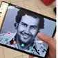 Smartphone layar lipat Escobar Fold 1, besutan adik dari bos kartel narkoba dari Kolumbia Pablo Escobar, Roberto Escobar. (Foto: Daily Mail)