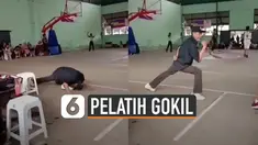 Pelatih basket satu ini sukses menarik perhatian. Namanya Coach Bagir merupakan pelatih basket di SMP 1 Wiradesa.