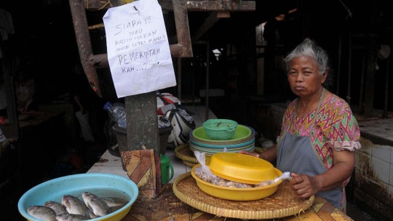 Tanggulangi banjir, 216 lapak di Pasar Karang Anyar dibongkar
