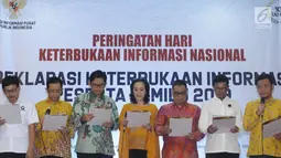 Perwakilan pimpinan parpol peserta Pemilu 2019 membaca bersama deklarasi Keterbukaan Informasi Peserta Pemilu 2019 di Jakarta, Selasa (22/5). Hal ini untuk mendukung penyelenggaraan Pemilu yang transparaan dan akuntabel. (Liputan6.com/Helmi Fithriansyah)