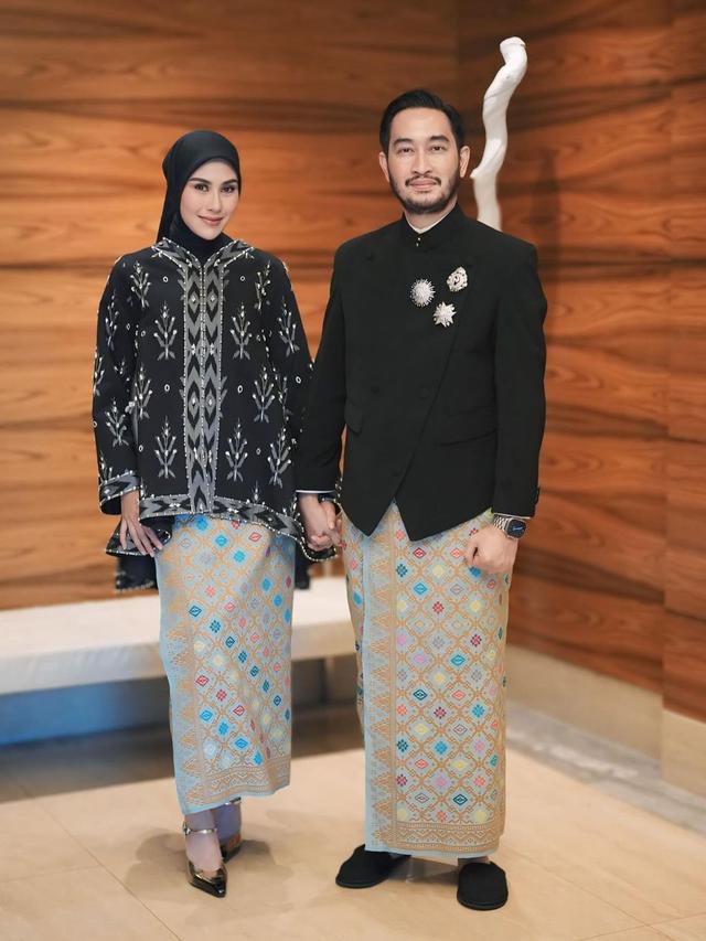 6 Gaya Syahnaz Sadiqah Kenakan Kebaya Tenun dan Hijab Berpose Bareng Suami, Pancarkan Aura bak Ibu Pejabat