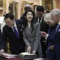 Dengan aksen kancing, semakin menyempurnakan tampilan blazer yang dikenakannya.  [dok. Instagram @princeandprincessofwales]