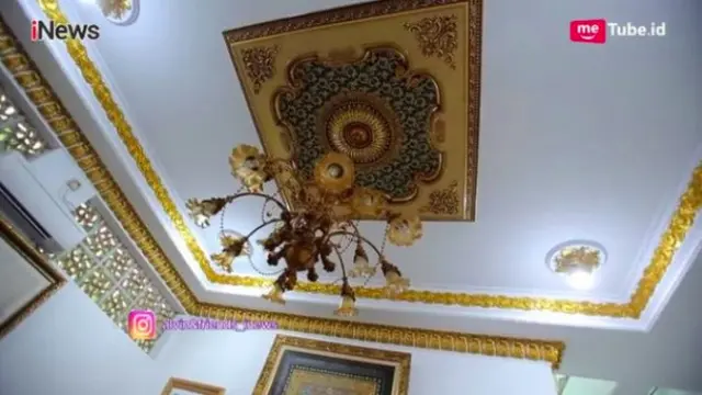 Potret rumah mewah mamah dedeh berlapis emas