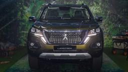 Sektor penerangan depan mengandalkan teknologi LED projector untuk lowbeam serta DRL LED yang hadir sebagai pemanis di siang hari. Foglamp depan menjadi penerang tambahan kala kondisi berkabut namun masih mamakai bohlam halogen berwarna kuning. (Source: paultan.org)