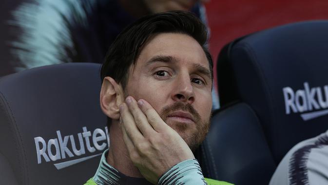 Lionel Messi saat duduk di bangku cadangan Barcelona (AP Photo/Manu Fernandez)
