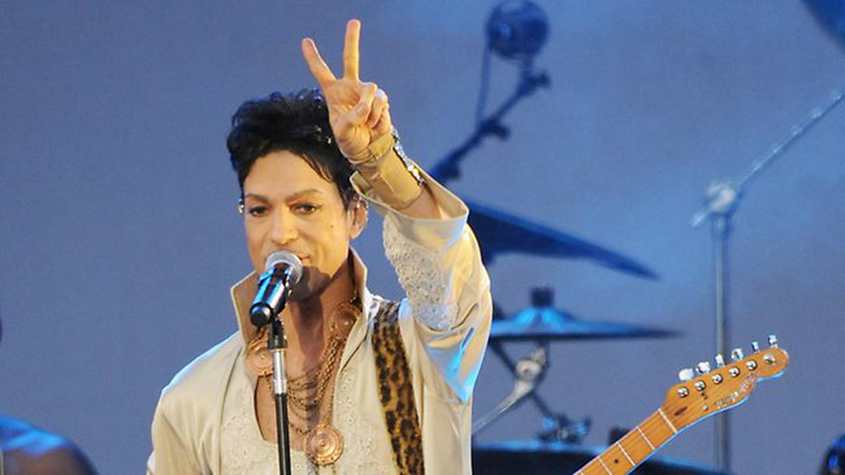 Serba Ungu Warnai Pemakaman Prince