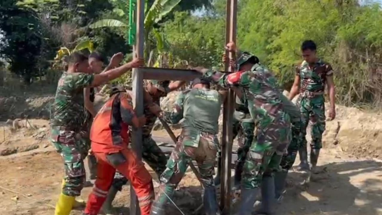 TNI dan Warga Gotong Royong Pulihkan Aceh Pascabencana: Fokus Rumah, Masjid, dan Sekolah
