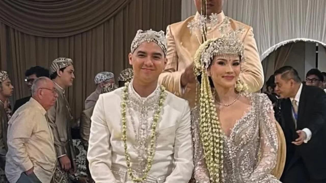 Potret Bahagia Al Ghazali dan Alyssa Daguise Pamer Buku Nikah dan Cincin Kawin Usai Akad Nikah, Kompak Senyum-Senyum Terus