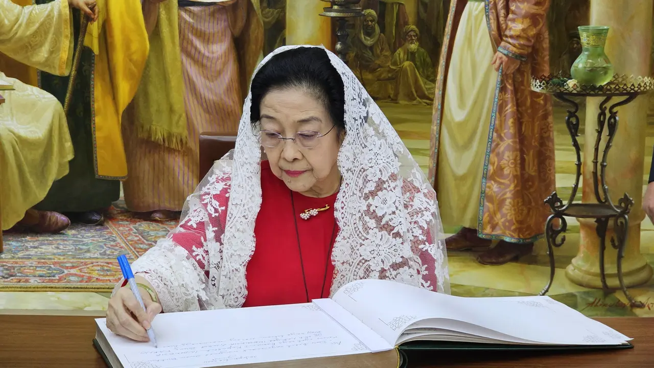 Presiden Kelima RI Megawati Soekarnoputri berkunjung ke Imam Bukhari International Scientific Research Center.