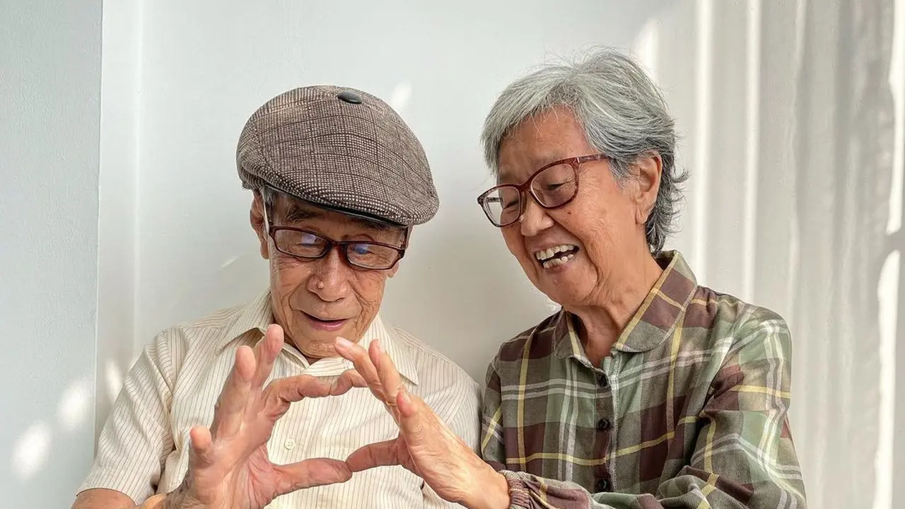 6 Potret Mesra Kakek dan Nenek yang Sudah 60 Tahun Menikah, Bukti Cinta Sejati