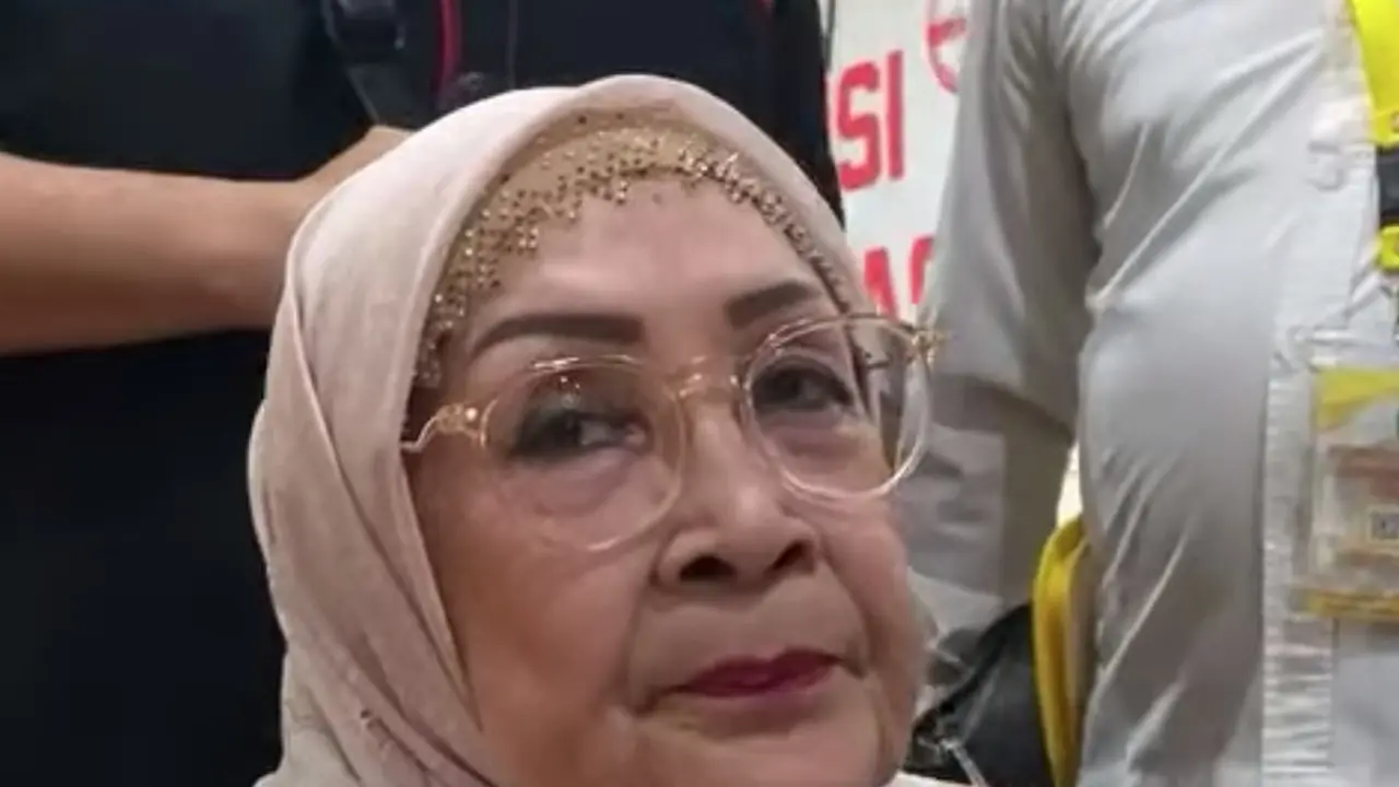 Ibunda Ferry Irawan, Hariati. (Foto: Dok. YouTube Intens Investigasi)