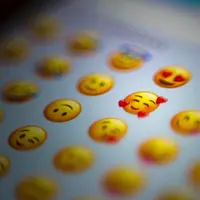 Ilustrasi emoji. (dok. unsplash @domingoalvarze)