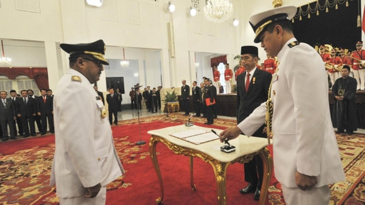 Dilantik jadi Gubernur Banten, Rano Karno acungkan jempol