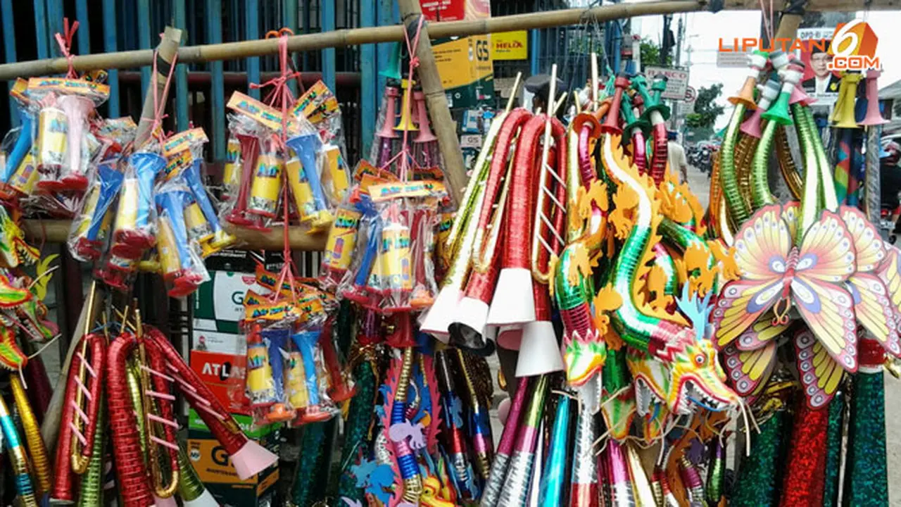 penjual-terompet-131230b.jpg