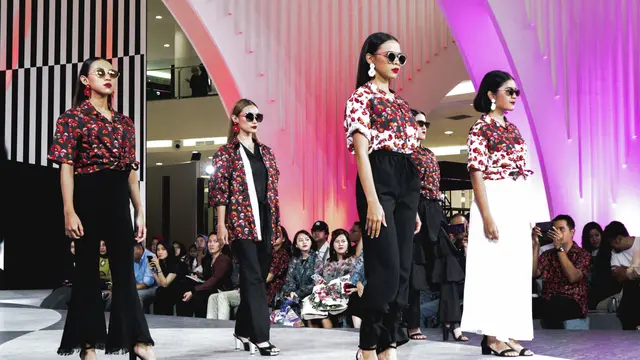 Beragam Jenis Bunga Jadi Gambaran Kehidupan oleh K.A.L.A Studio di Jakarta Fashion Week 2020