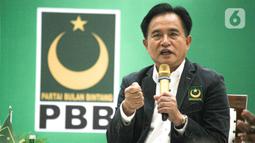 Yusril pun dikawal masuk ke ruang dalam kantor DPP PKB. Ketua Umum PKB Muhaimin Iskandar alias Cak Imin terlihat sudah menunggu. (Liputan6.com/Faizal Fanani)
