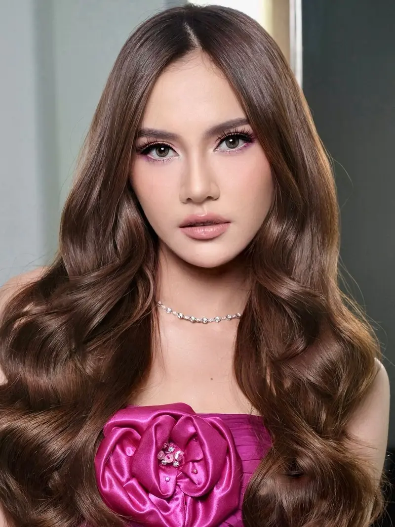 Gaya Makeup Terbaru Mahalini Raharja, Beda Look Tapi Sama-Sama Tampil Mirip Barbie