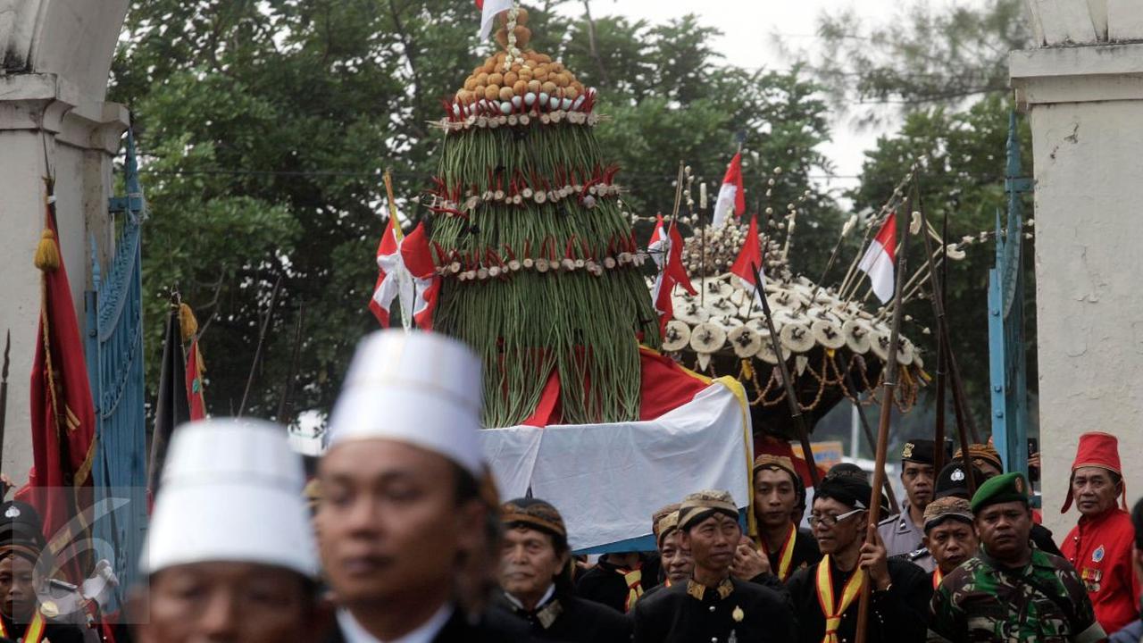 Melihat Tradisi Unik Sambut Lebaran di Indonesia, Masak Bareng hingga "Perang Meriam"