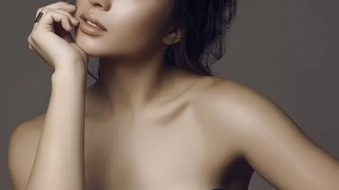 [Bintang] Editor Says: Mungil Bikin Deg-degan, Nikita Willy dan 4 Gaya Sensual Seleb