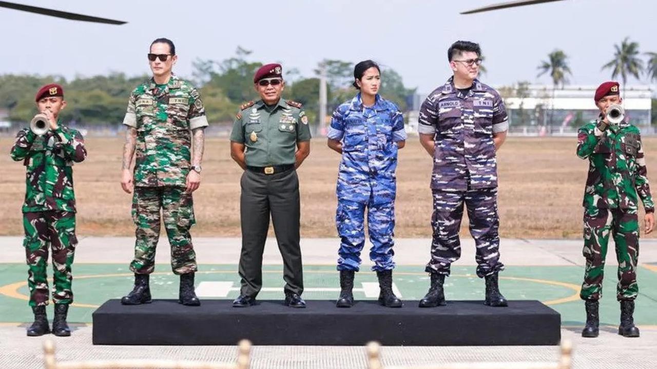 Menggulung Lengan Seragam TNI