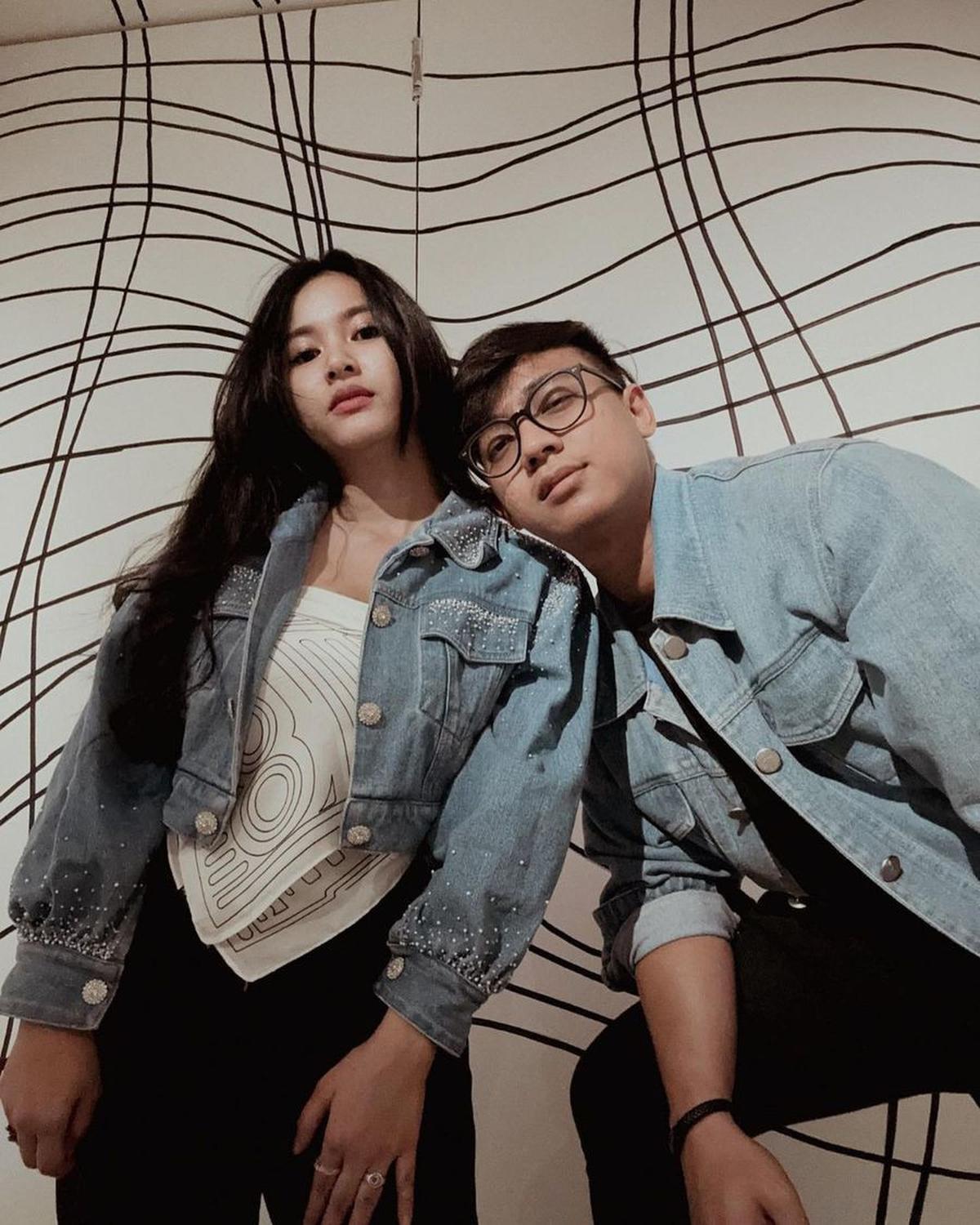 Dengan bakat aktingnya yang mengagumkan, Adinda Azani meraih beberapa nominasi dan penghargaan prestisius di industri hiburan Indonesia, termasuk dalam ajang Festival Film Bandung 2020.<br>