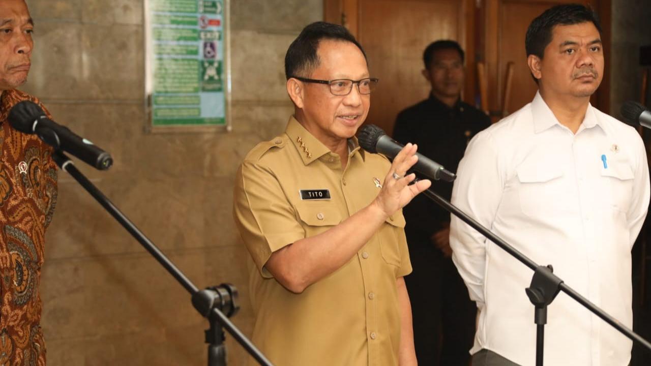 Mendagri Muhammad Tito Karnavian usai Rapat Koordinasi Tingkat Menteri