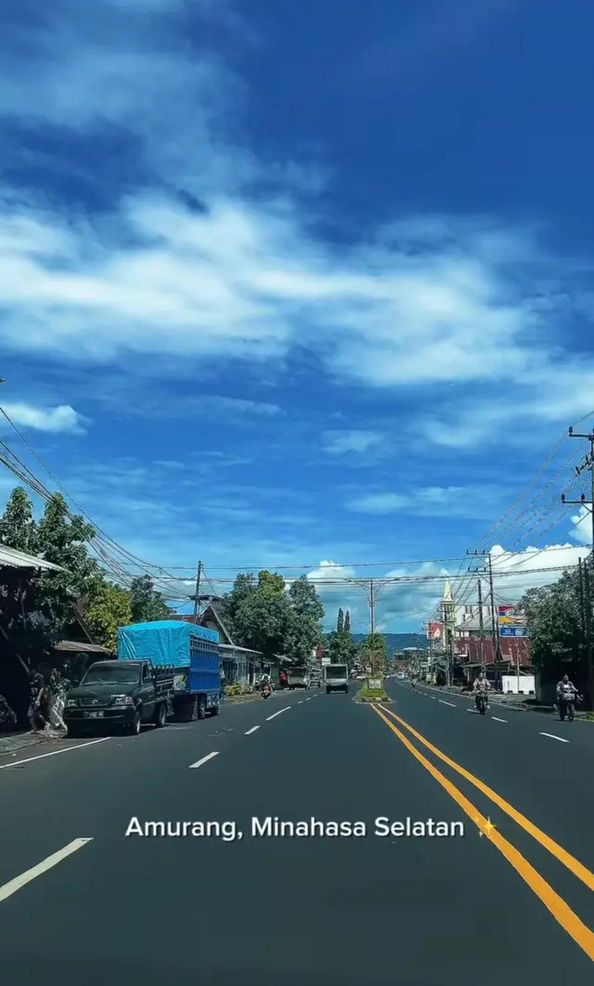 7 Potret Harini Sondakh Pulang Kampung Manado, Rela Bawa Mobilnya Pakai Kargo
