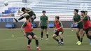 Suasana saat latihan Timnas Indonesia U-22 di Stadion Rizal Memorial, Manila, Senin (25/11/2019). Latihan ini persiapan jelang laga SEA Games 2019 melawan Thailand. (Bola.com/M Iqbal Ichsan)