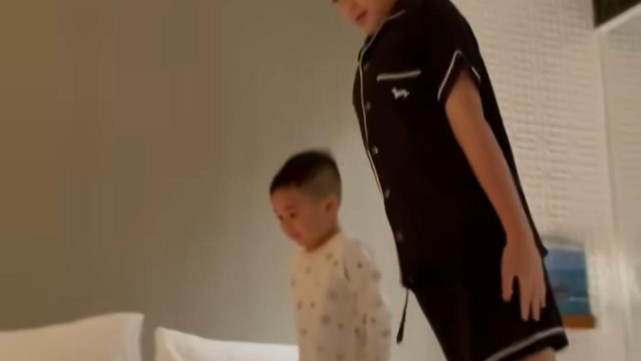 Jumpalitan Sebelum Tidur, Momen Kocak Rafathar dan Cipung yang Bikin Gemas!
